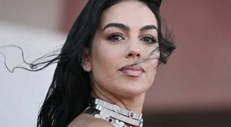 جورجينا رودريغيز تدعم  رونالدو لحظة فوزه بجائزة جلوب سوكر