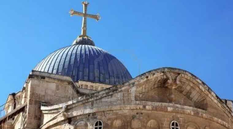 شظايا صاروخ إيراني ضربت منزلاً في القدس وسقطت قرب كنيسة القيامة