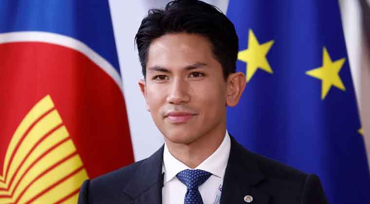 الأمير عبد المتين يشارك صورة عائلية بمناسبة عيد الفطر